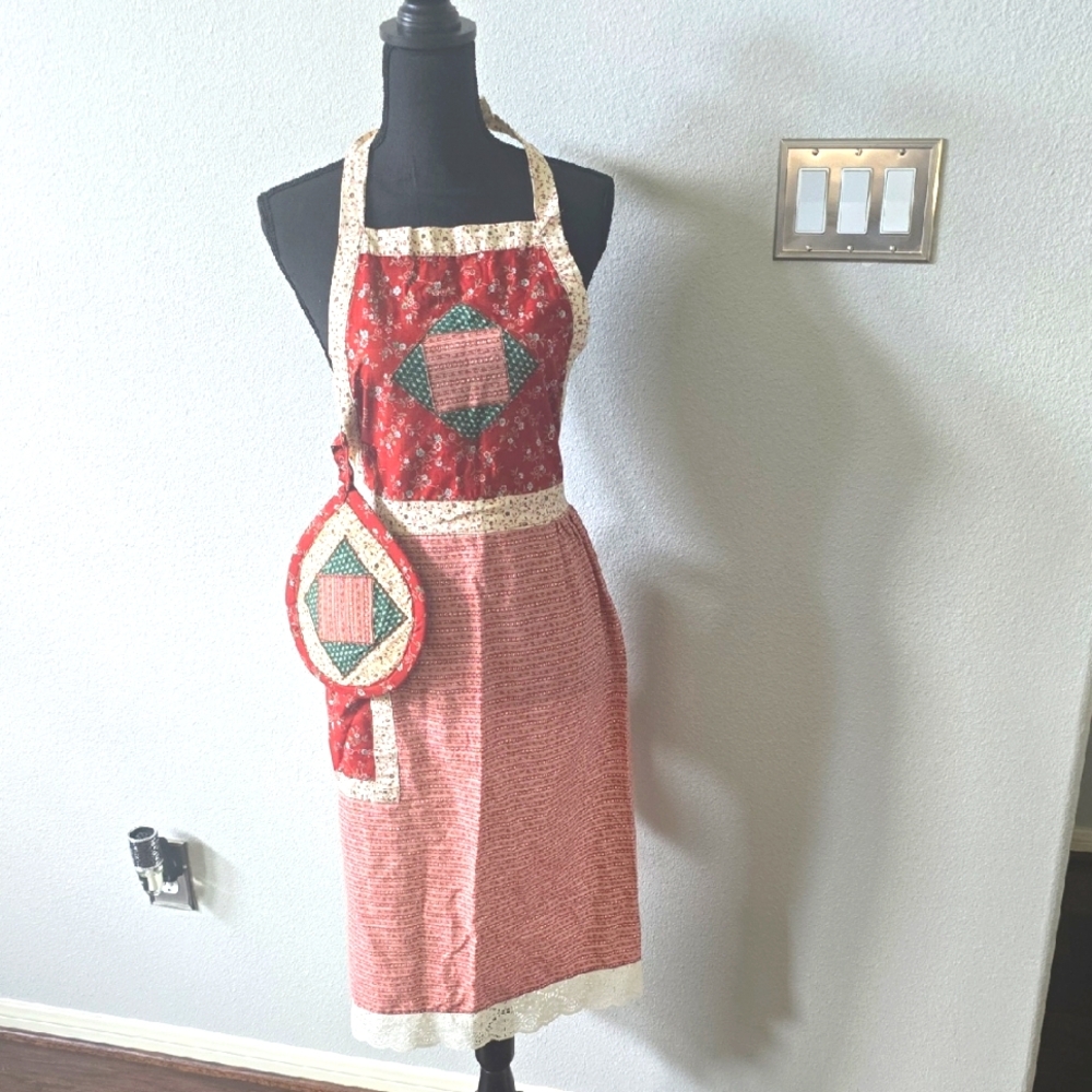 Red Patchwork Apron Set - Picture 2 of 8